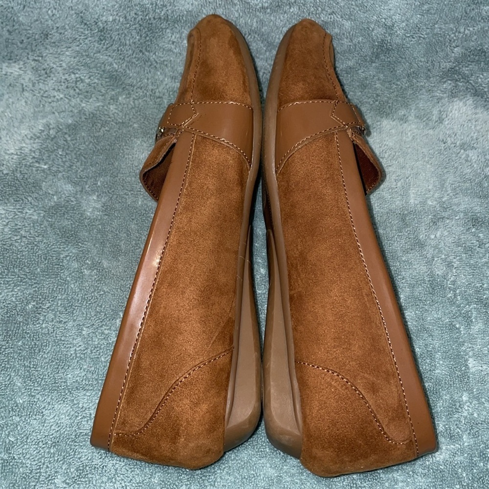 Bass Nancy Slip On Flats. Size 8. Brown W Faux Brass Buckle. Fabric Upper. - Picture 6 of 9